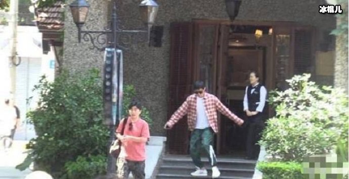 李晨分手后首度现身