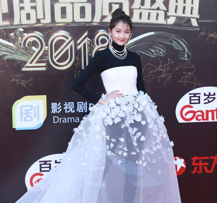 女明星的雷人造型有哪些