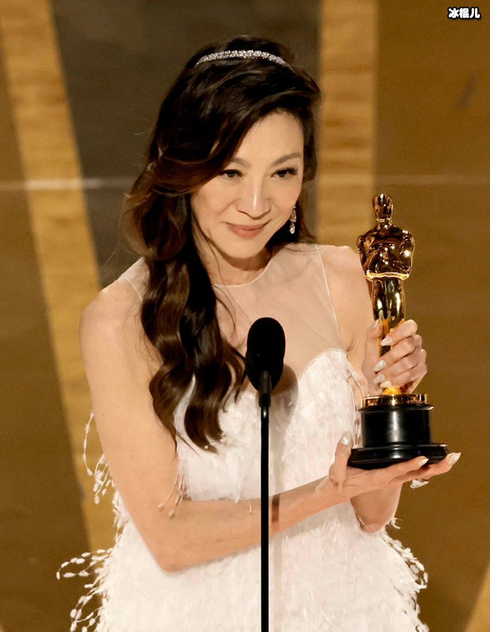 杨紫琼首位华裔奥斯卡影后