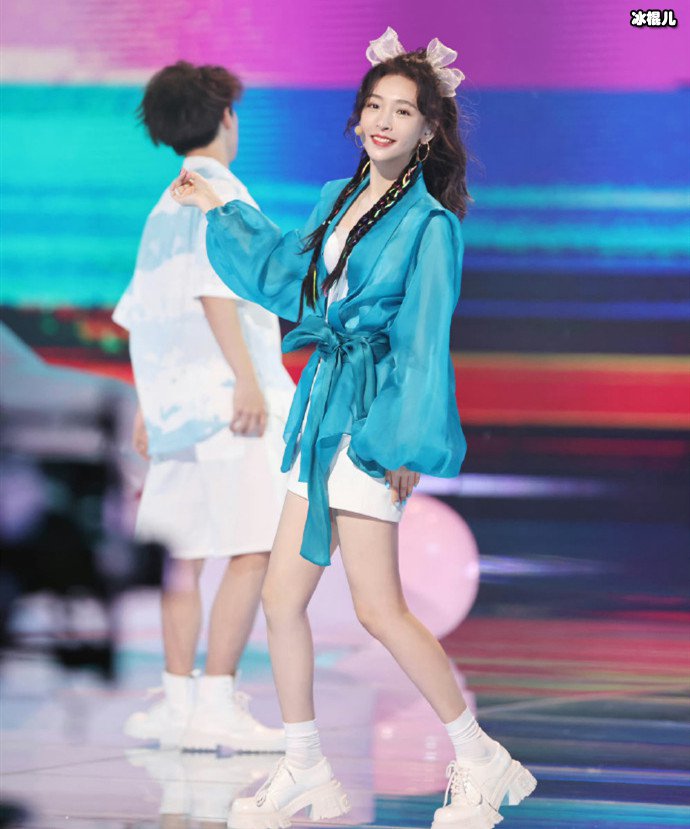 吴倩乘风2023剧照