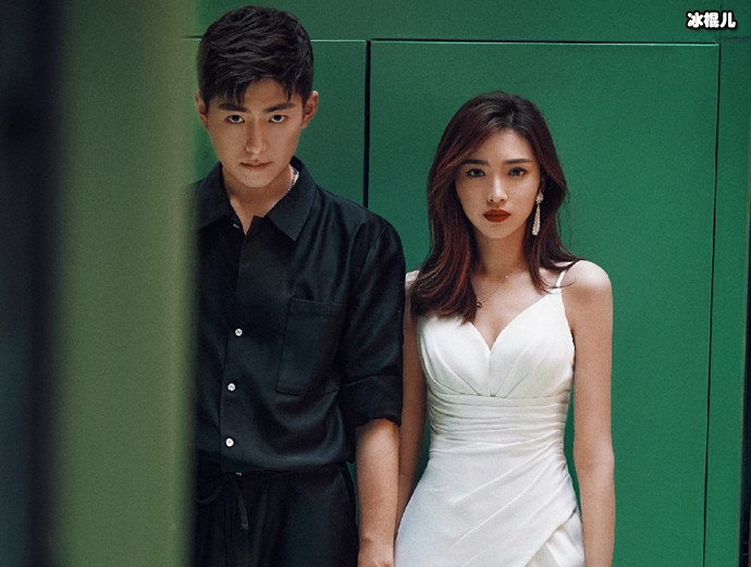 演员崔航与老婆合照