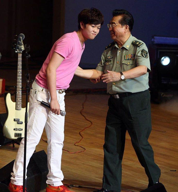 李天一在监狱组乐队真的吗