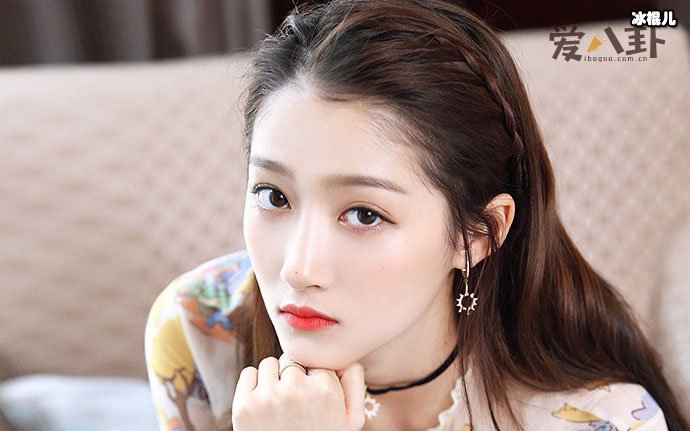 关晓彤放下食物的原因