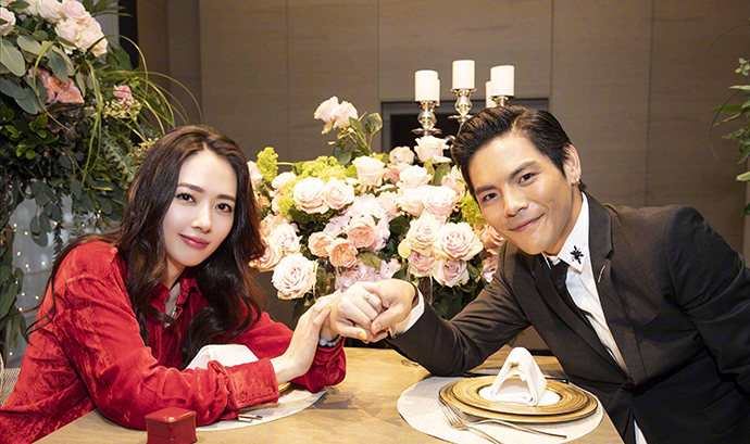 郭碧婷与向佐订婚当起豪门太太