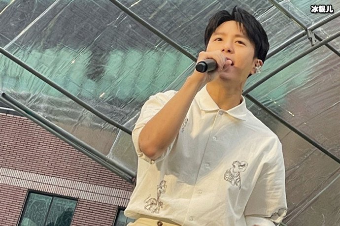 歌手韦礼安照片