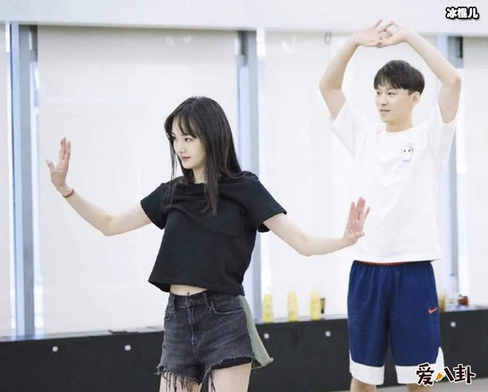 郑爽解散公司疑与张恒分手