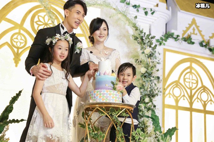 吴尊和林丽吟一家四口