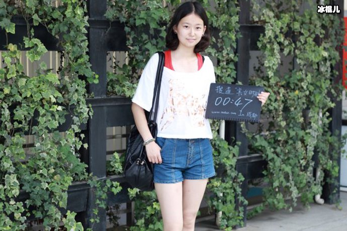 孔莹现在的样子，简直就是女大十八变