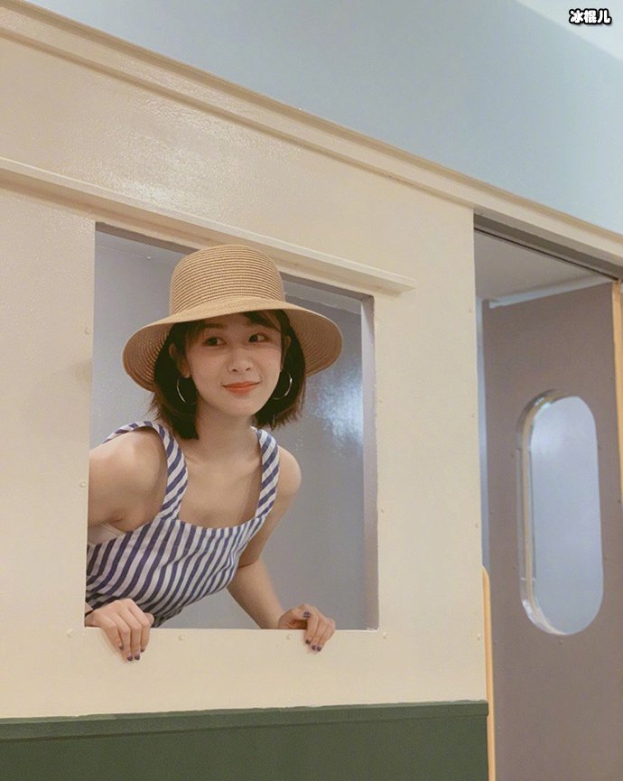 杨紫出演《亲爱的》爆红