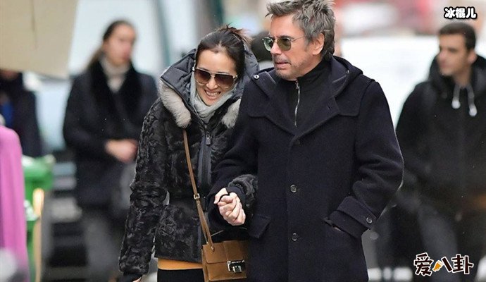 巩俐与丈夫亲密照