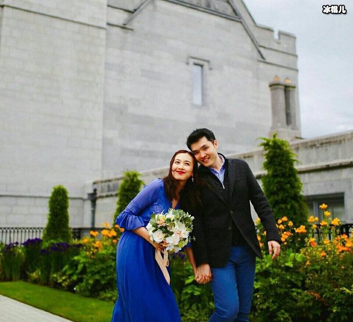 朱千雪和男友婚纱照