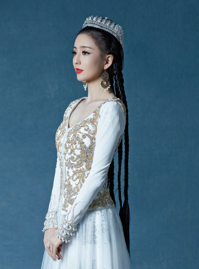 佟丽娅在远方在这里定妆照