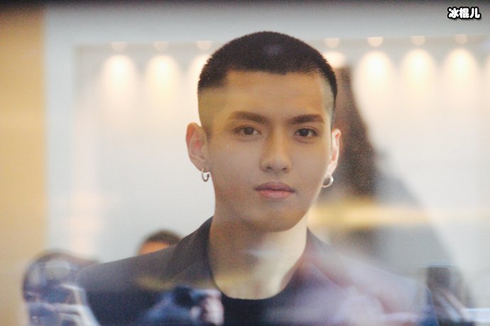 吴亦凡新歌又被嘲电死黑粉