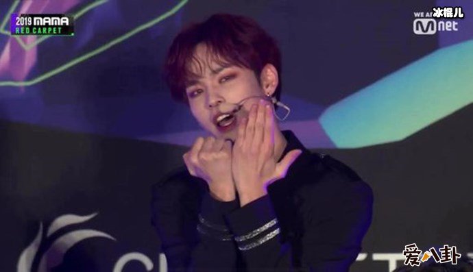 unine姚明明韩国MAMA舞台照