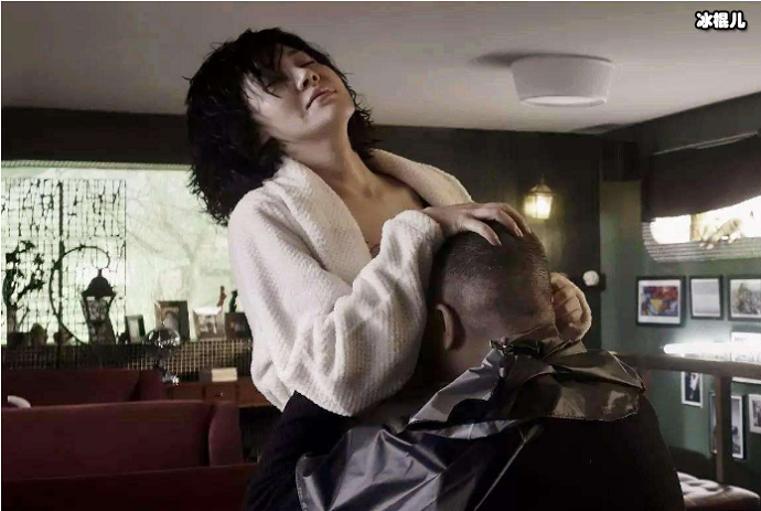 许晴在《老炮儿》中与冯小刚的激情戏