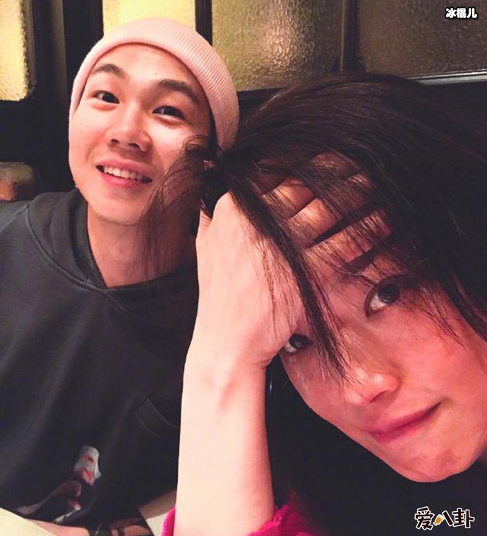 舒淇晒白举纲深夜聚会照片