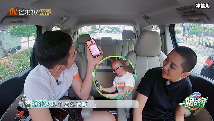 徐菲对老爸的疯狂来电极其耐心