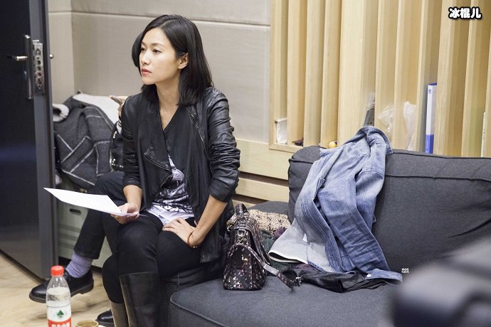 徐静蕾在讲解剧本