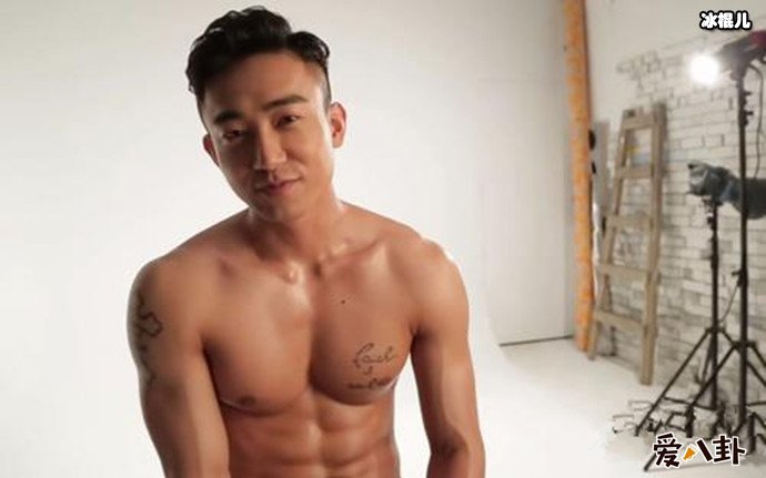 台湾演员赵杰肌肉照