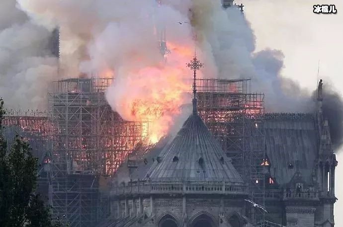 巴黎圣母院大火