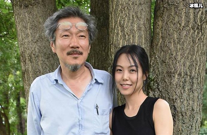 金敏喜与导演洪尚秀