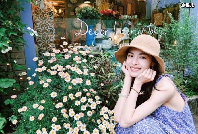 钟楚曦得到金主力捧翻脸不认人