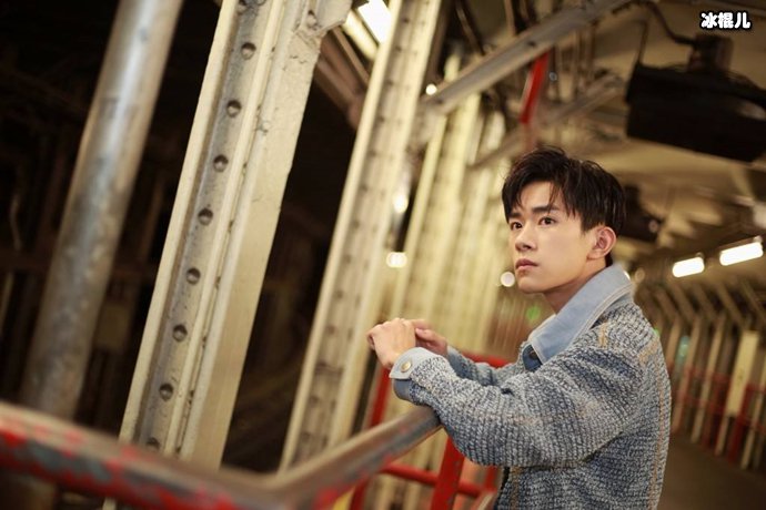 易烊千玺周冬雨恋情