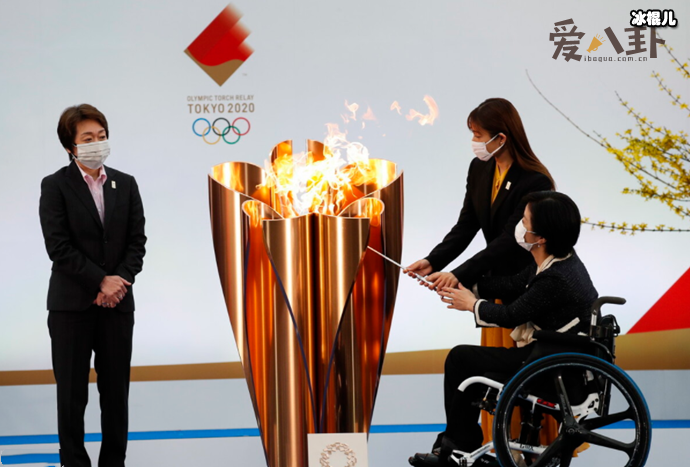石原里美点燃奥运圣火盆