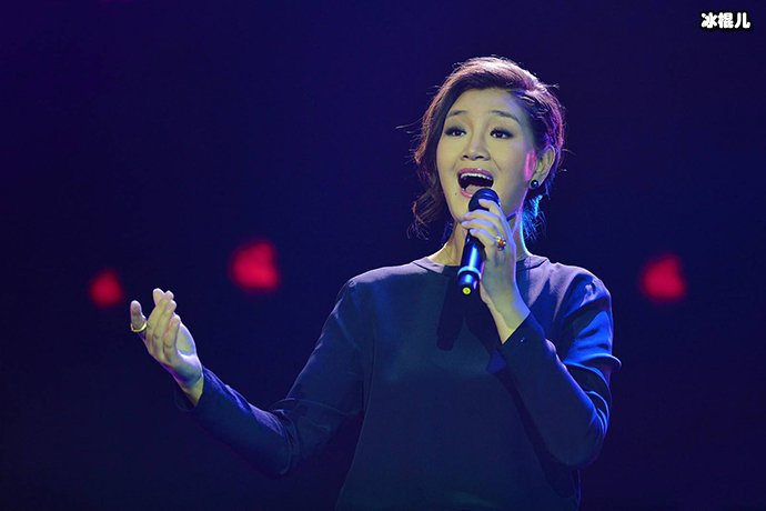 藏族歌手降央卓玛性别成疑