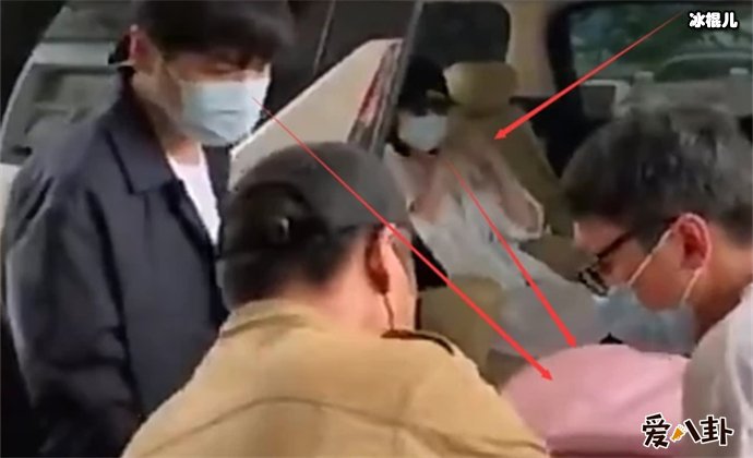 张若昀推粉色婴儿车