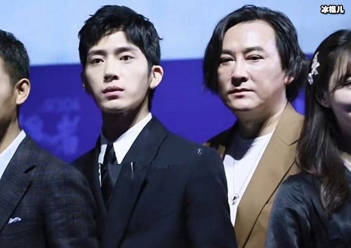 演员刘小锋近照