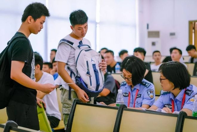 警察业余兼职教学生会不会被禁止