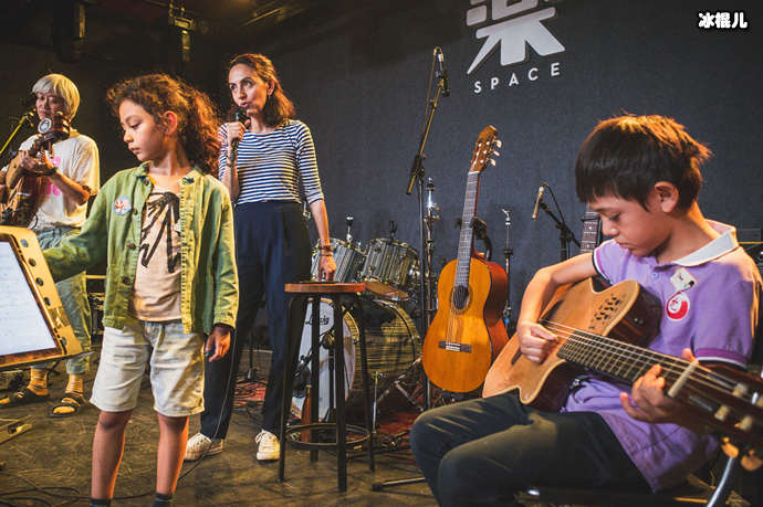 长大后的诺一和妹妹霓娜