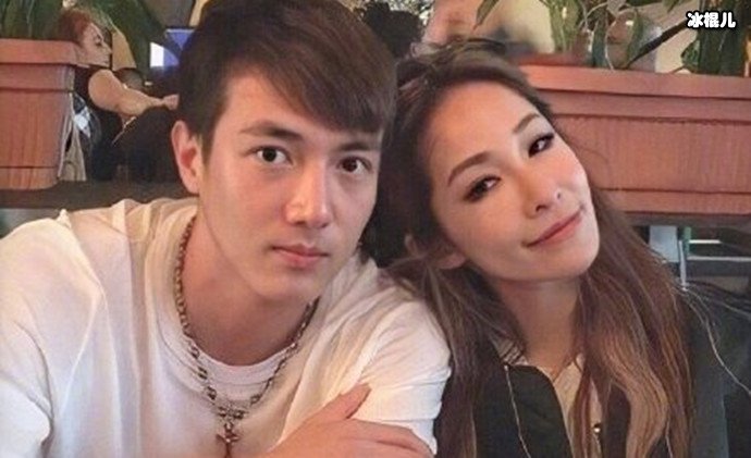 萧亚轩与新男友亲密照