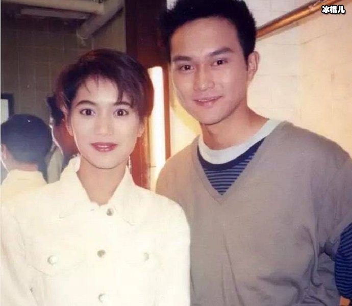 袁咏仪和张智霖年轻时候照片