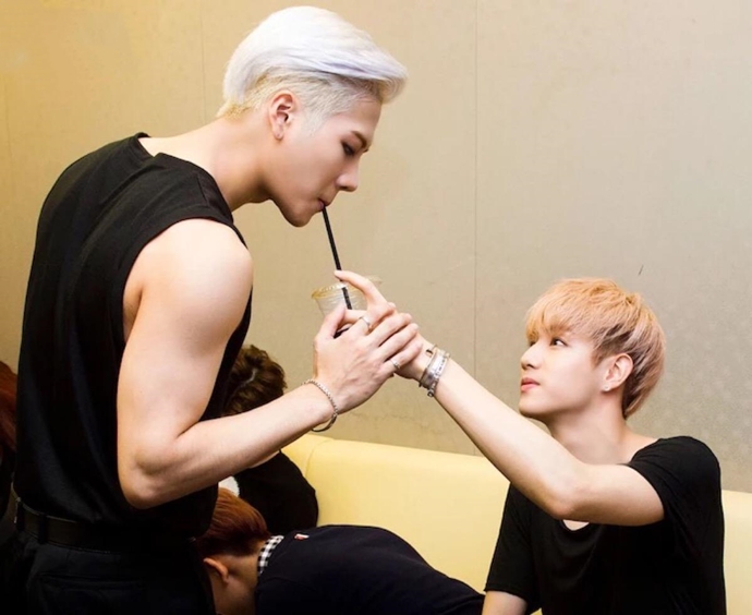 王嘉尔段宜恩吵架