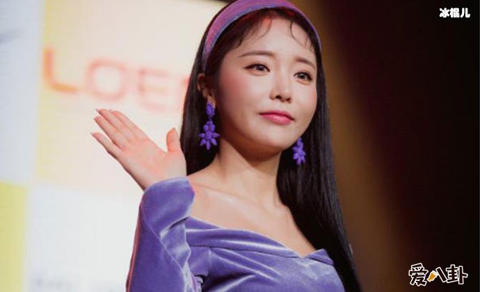 洪真英家庭背景