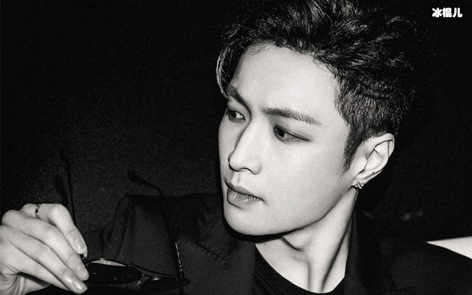 张艺兴努力爱国积极向上人设早已崩坍