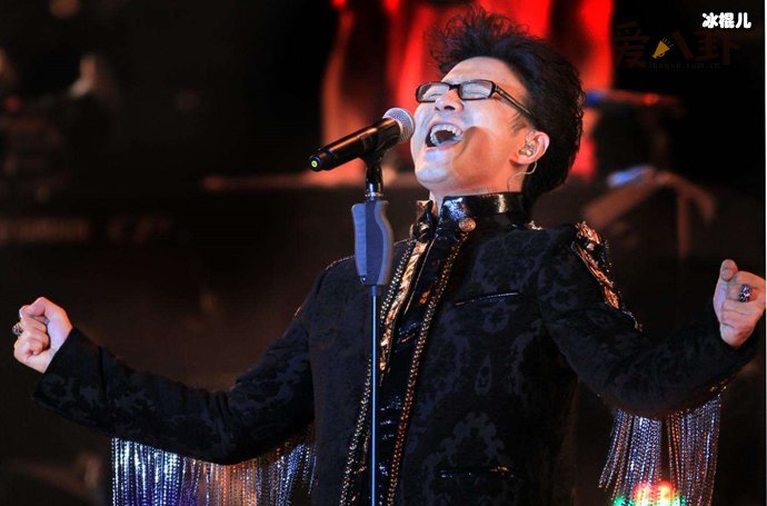 汪峰为什么被称为汪半壁