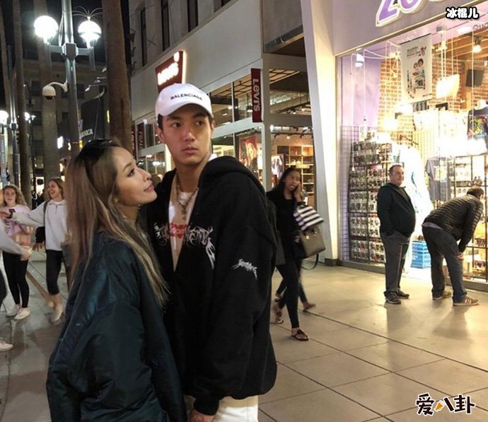 黄皓将签baby前经纪人 