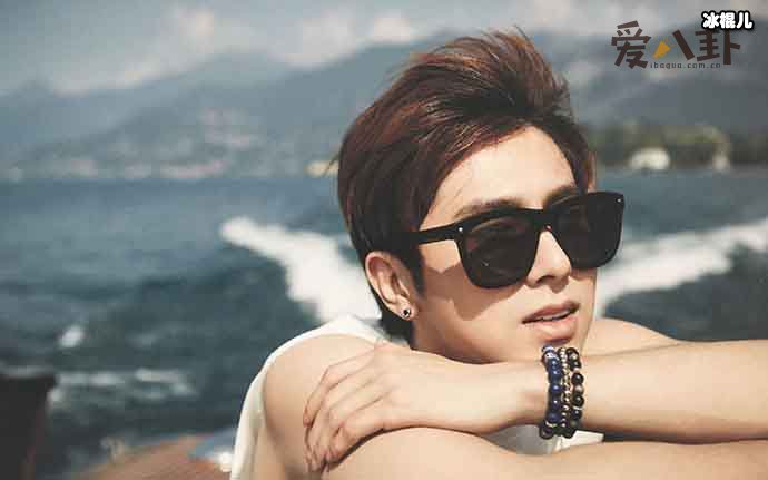 郑允浩劝架反被误伤是怎么回事