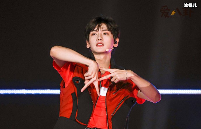 翟潇闻是怎么出道的