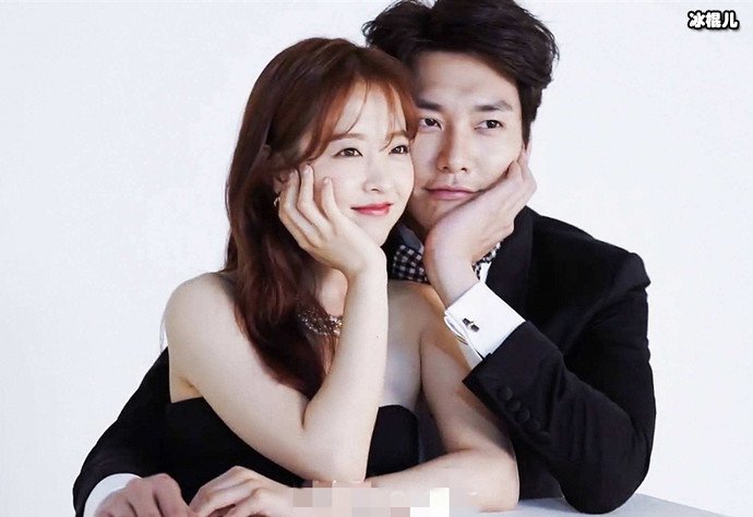 朴宝英比金英光要小几岁