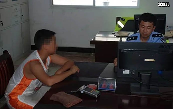 14岁男生开大巴