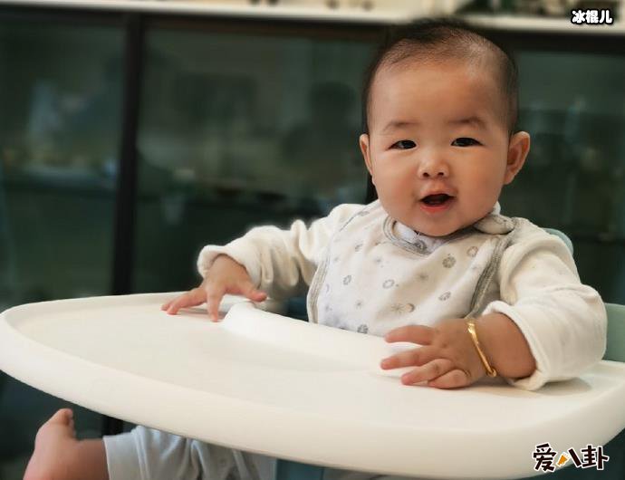 李艾儿子小灯泡