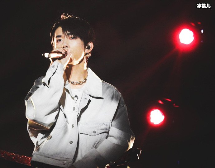 易烊千玺演唱会
