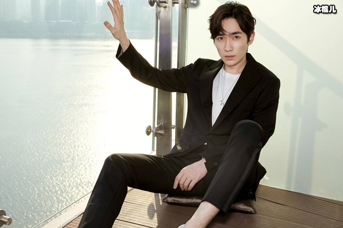 赵丽颖和朱一龙抢代言