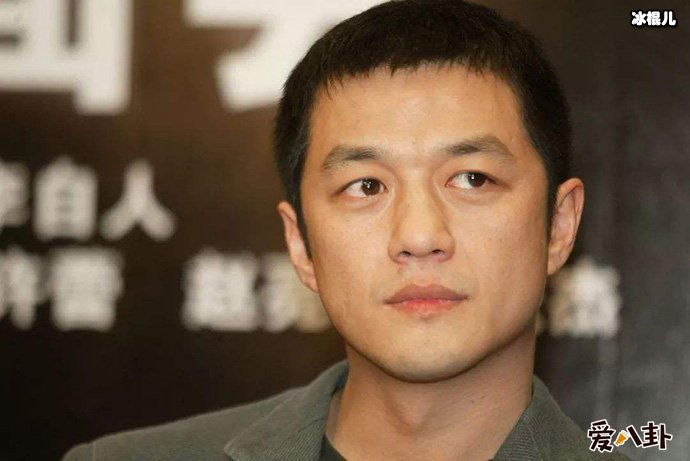 李亚鹏女友酒吧唱歌