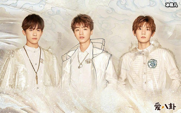 TFboys组合同时发布微博怎么回事