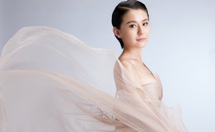 热依扎与网友展开骂战